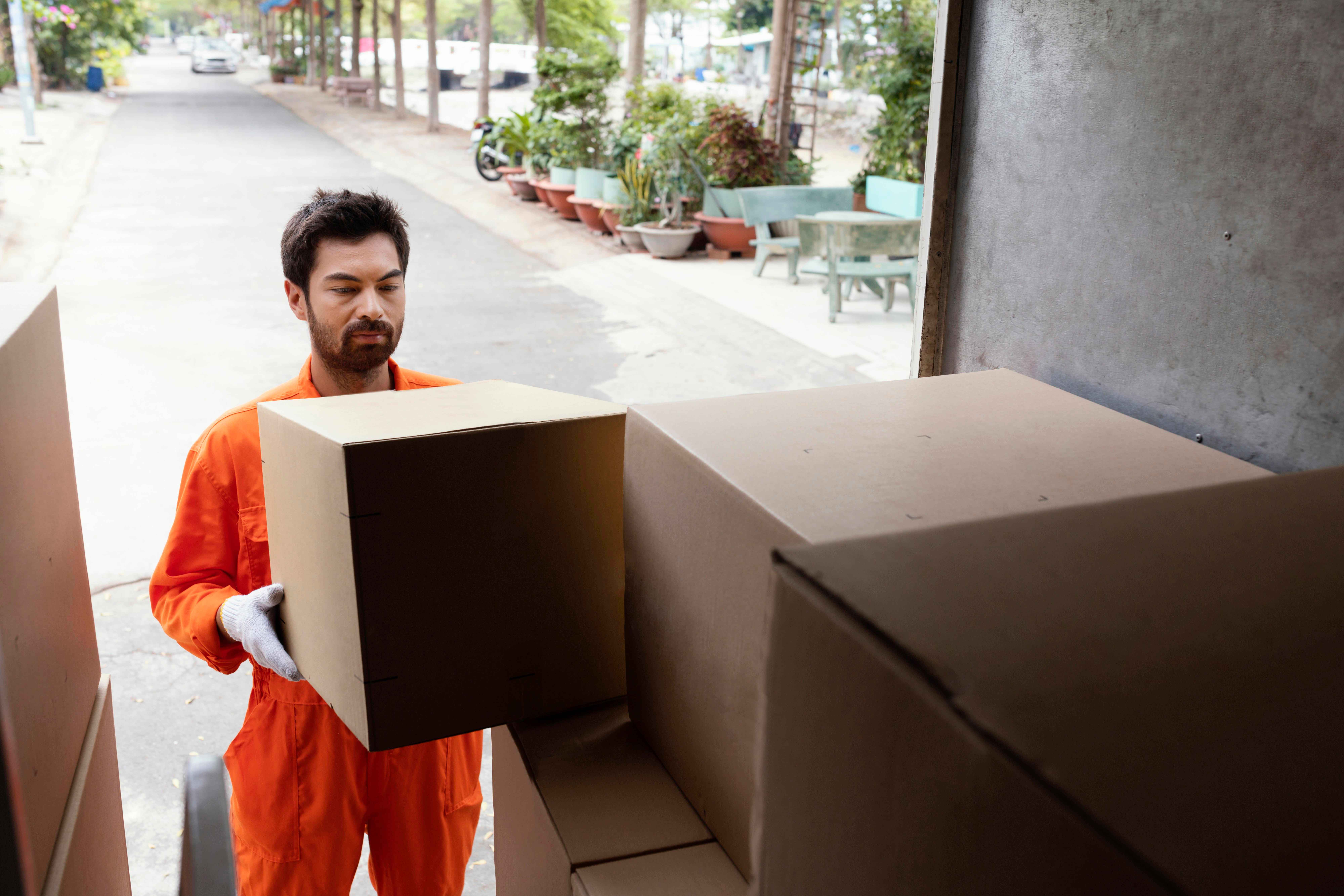 Top 5 Mistakes People Make When Hiring Movers and Packers in Dubai